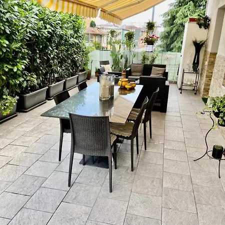 Apartament Lovely *